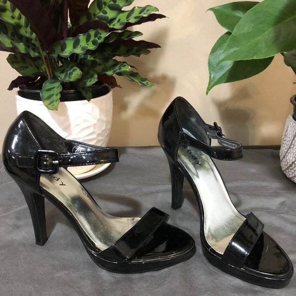 Strappy Black Patent Pumps - Picture 3 of 5